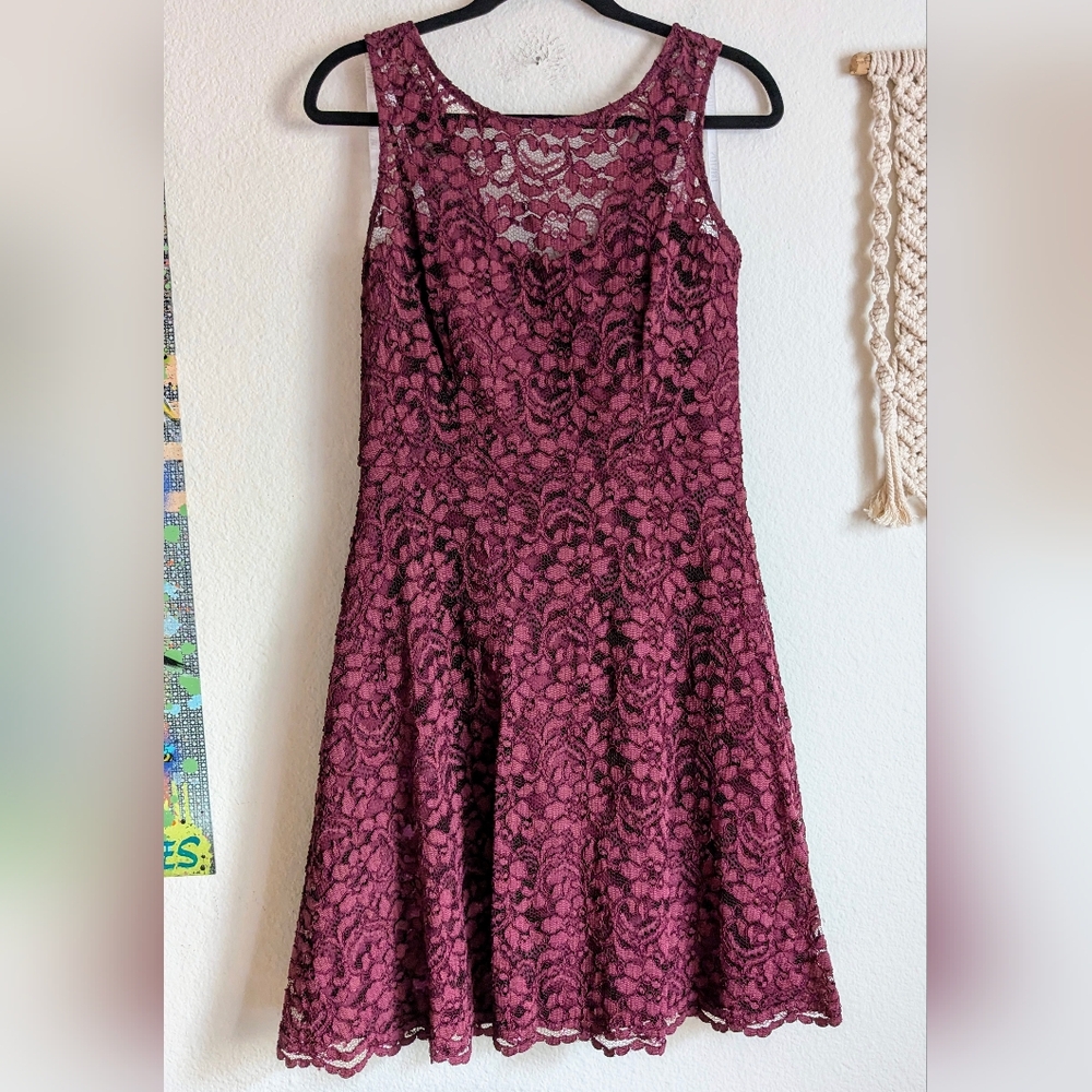 David’s Bridal Bridesmaid Cocktail Dress Short Lace High Neck Color Wine Size 8